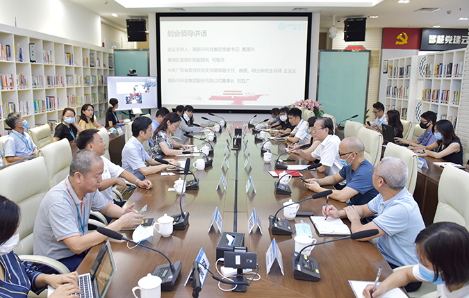 圖片7：在迎接建黨99周年主題學(xué)習(xí)會上，集團(tuán)董事長面向全體黨員、中高層干部進(jìn)行主題授課.png